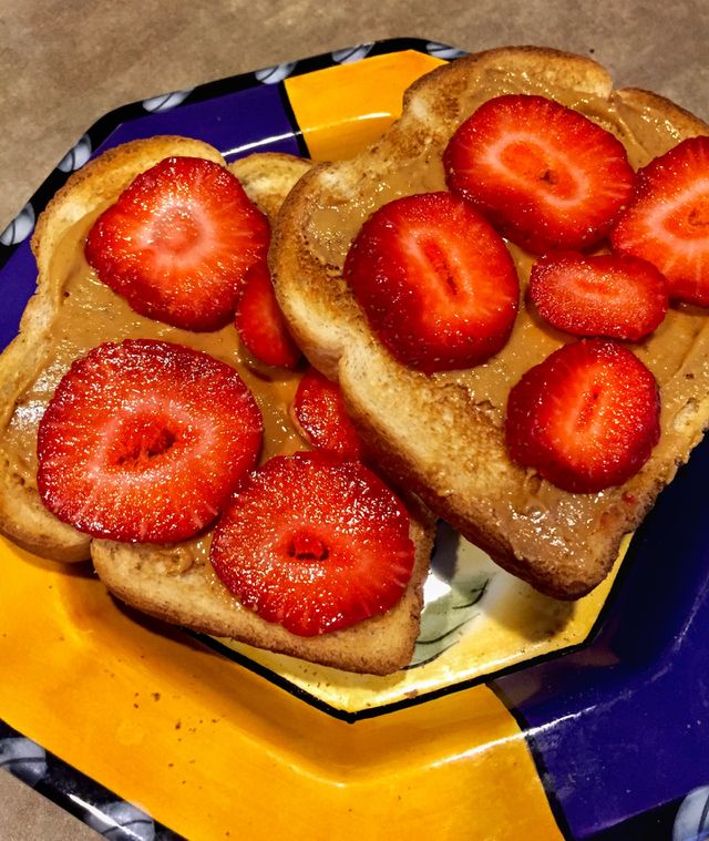 Morning breakfast 🍓🍞
