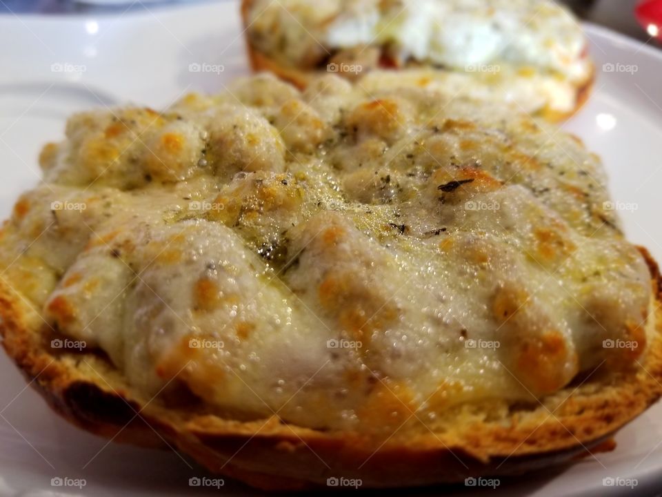 pizza bagel