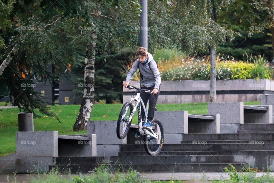 Bike jump of a street cyclist on a bicycle