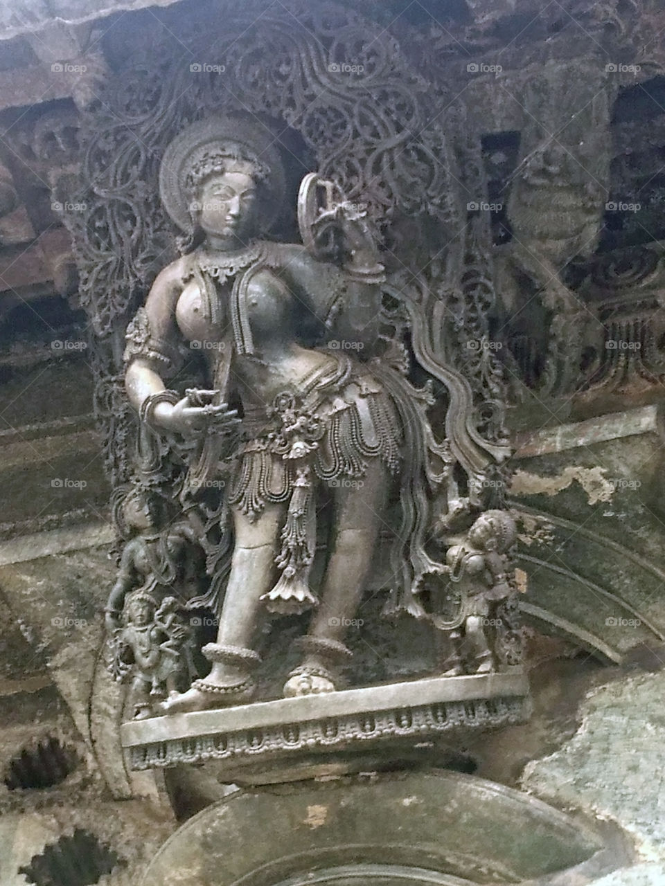 Belur Chennakeshava temple Apsara