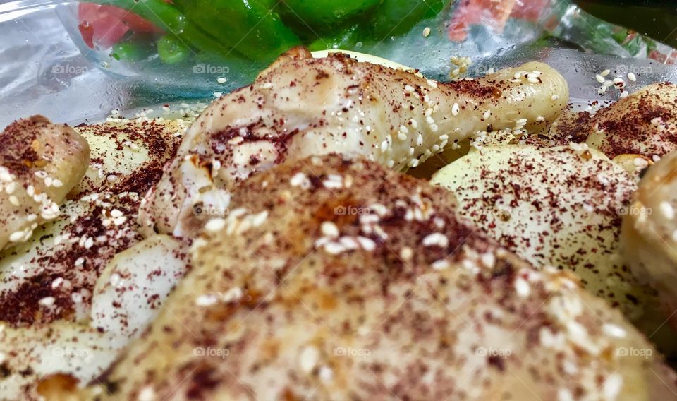 Chicken with potatoes in date sauce, lemon and peppers