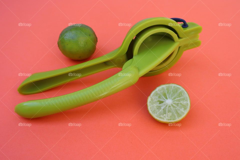 Manual citrus press
