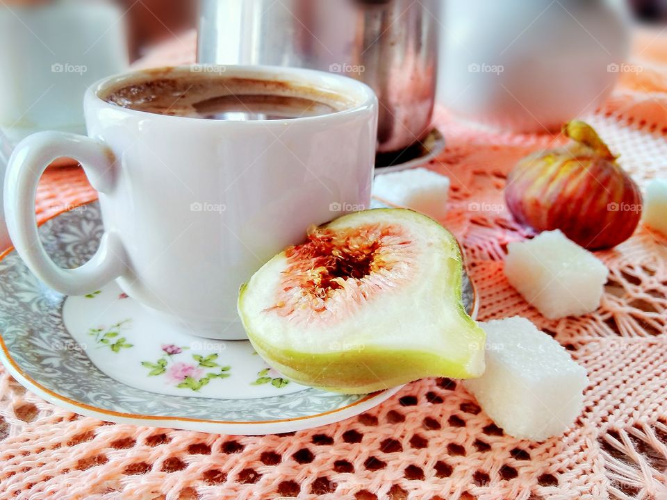 black custard coffee with cream, figs, lump sugar