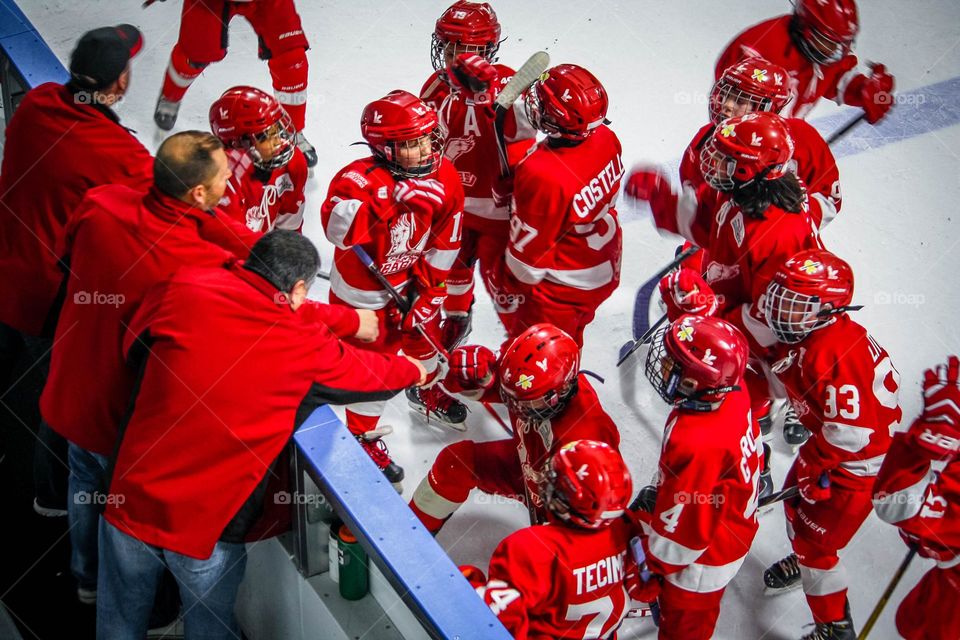 Playing ice hockey: children's team during time out minute