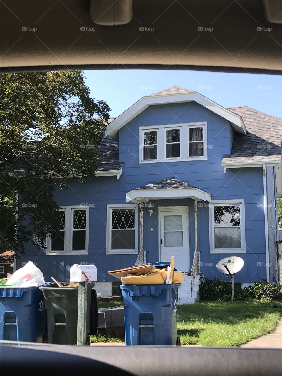 Blue house in Illinois 
