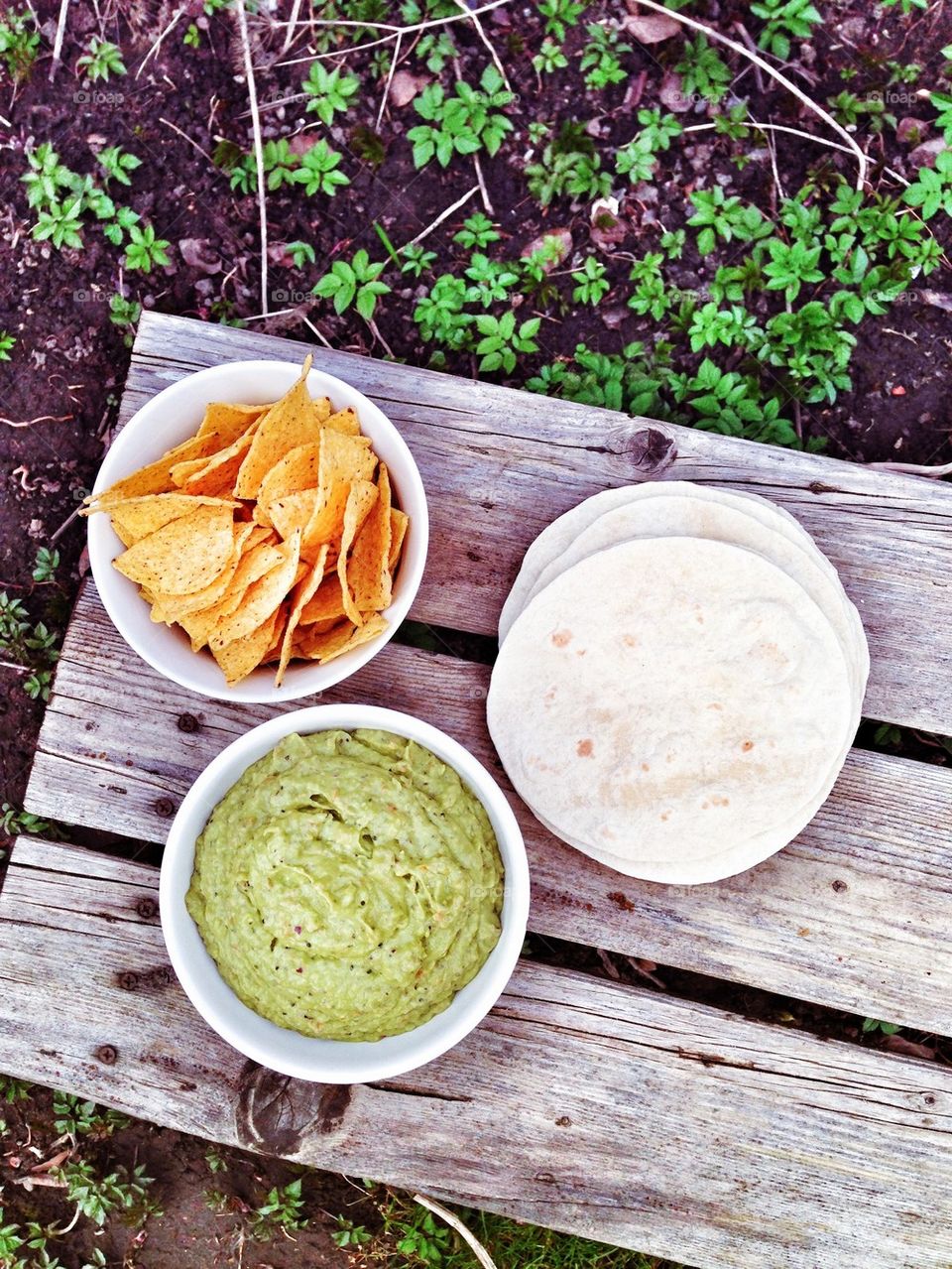 guacamole, tortilla and crisps