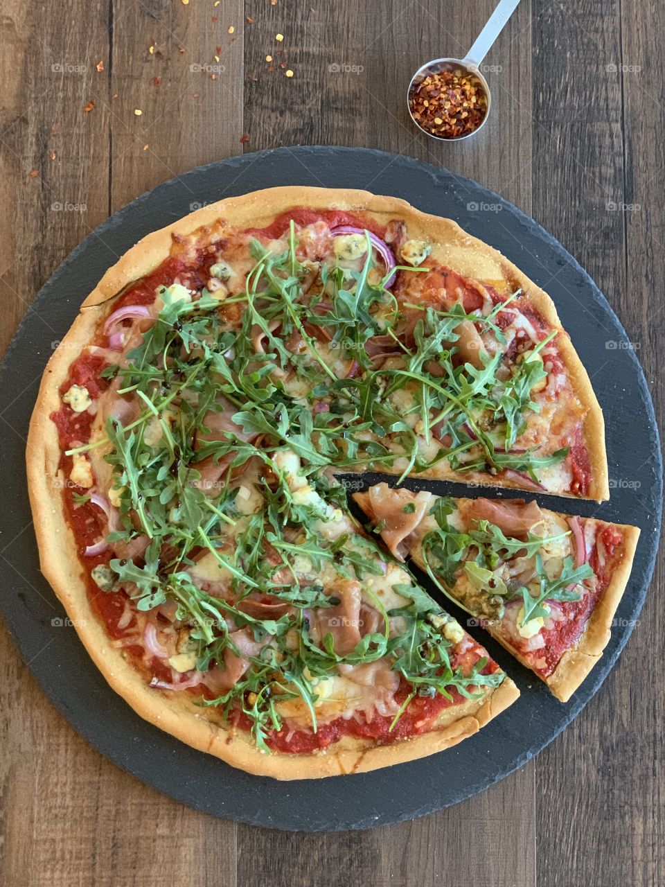 Pizza with Arugula and Proscuitto