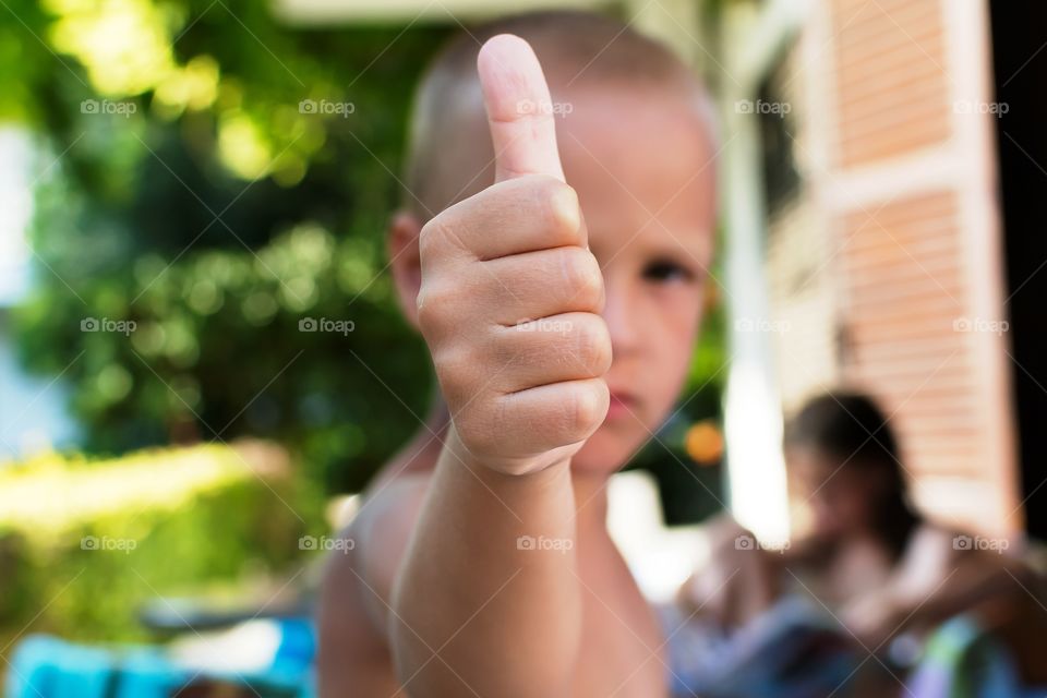 kid with thumbs up