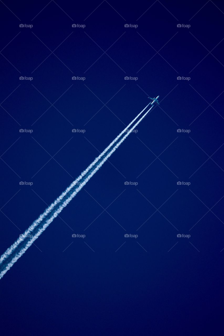 Jet stream and jet against a vivid blue sky minimalist soaring upward diagonally desktop wallpaper ratio 16:10