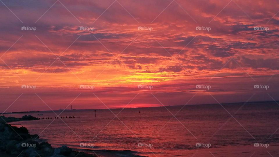 IN 1970 I WENT TO THE ISLE OF WIGHT FESTIVAL TO SEE JIMMI HENDRIX HOW ITS CHANGED NOW ITS CASPIAN AS 60 OOO PEOPLE DECENDED TO SEE KASPIAN I WAS N SEAVIEW LOOKING AT THE MOST MAGNIFICENT SUNSET UNFLOD AS NOT MANY LOOKED UP TO SEE THE DRAMA UNFOLD 