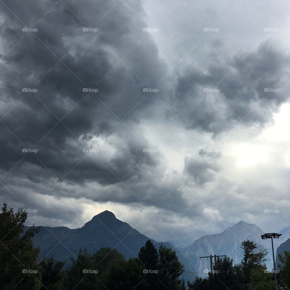 When the thunder rolls