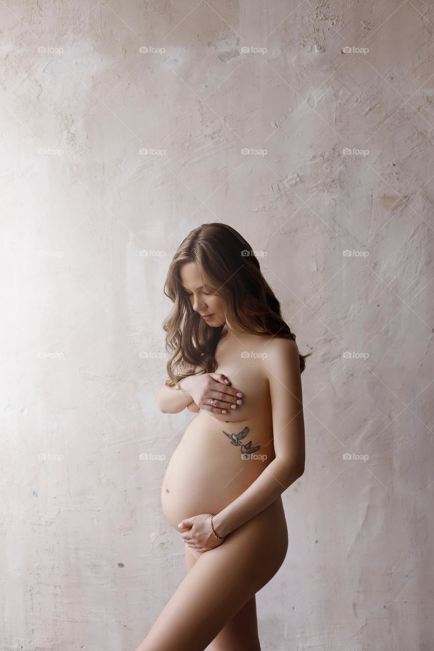 charming photo of a pregnant girl