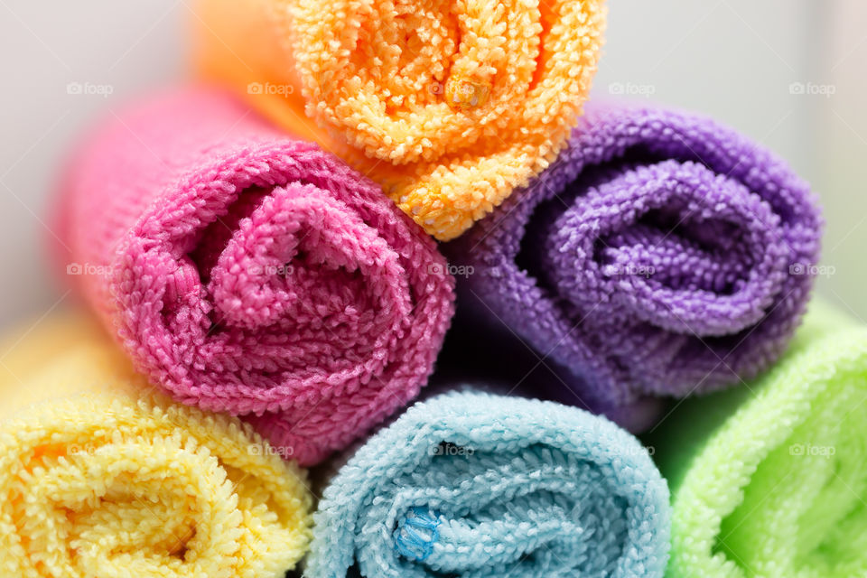 Towels in bright colors 