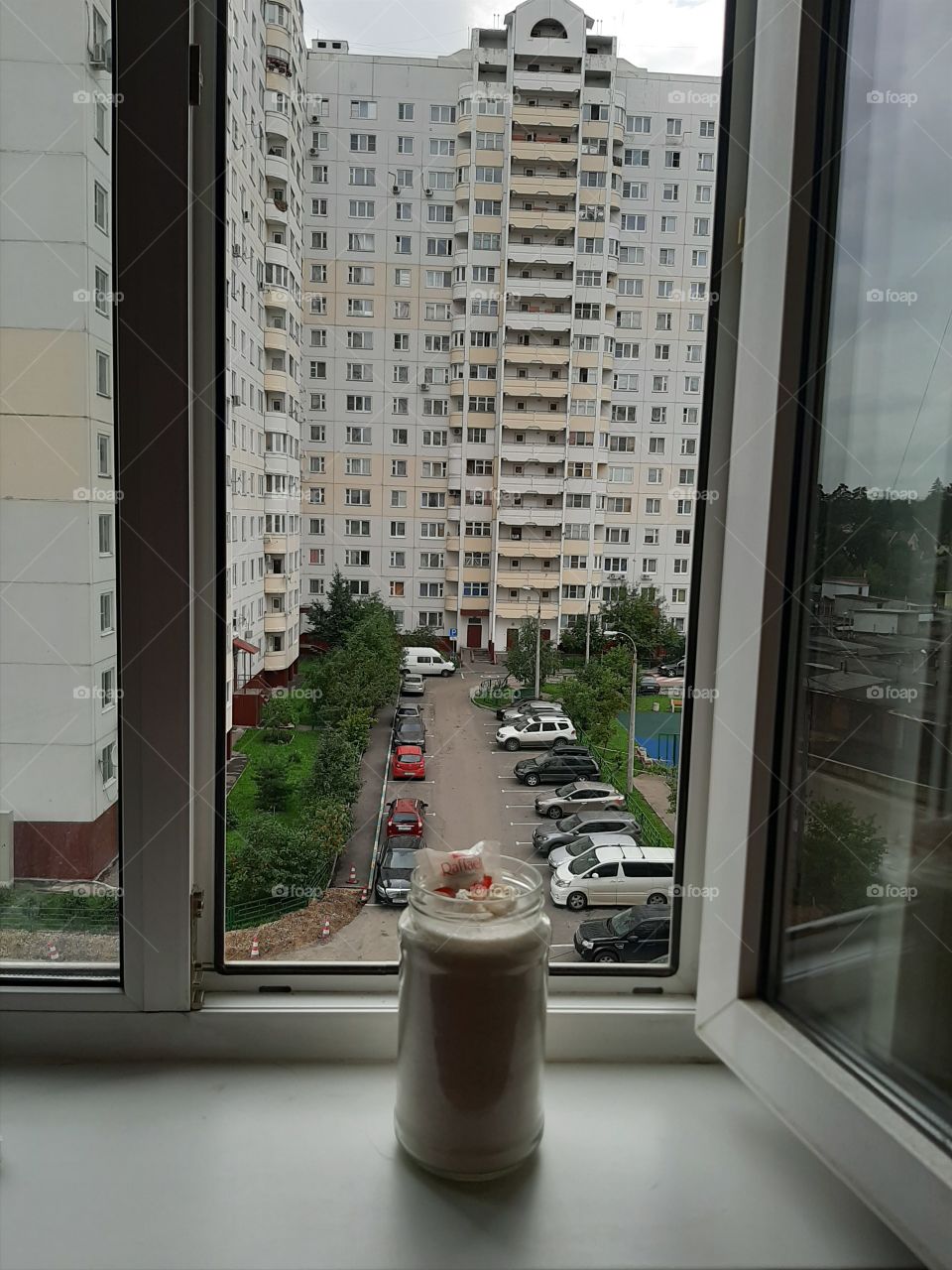 сладости   прям   в   окно!