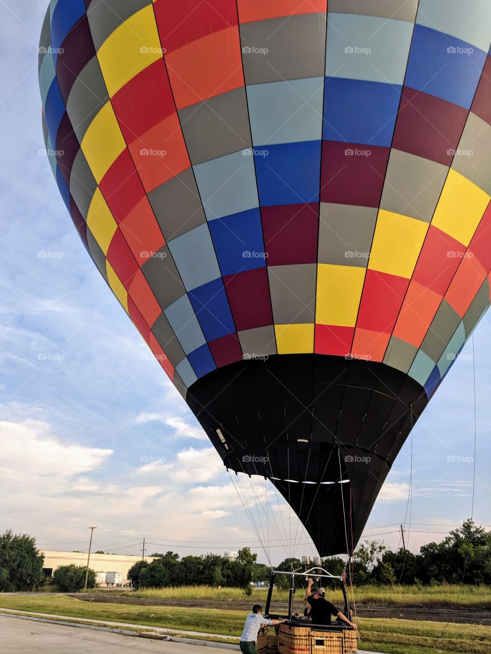 Hot air balloon landing