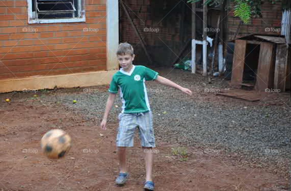 jogando bola