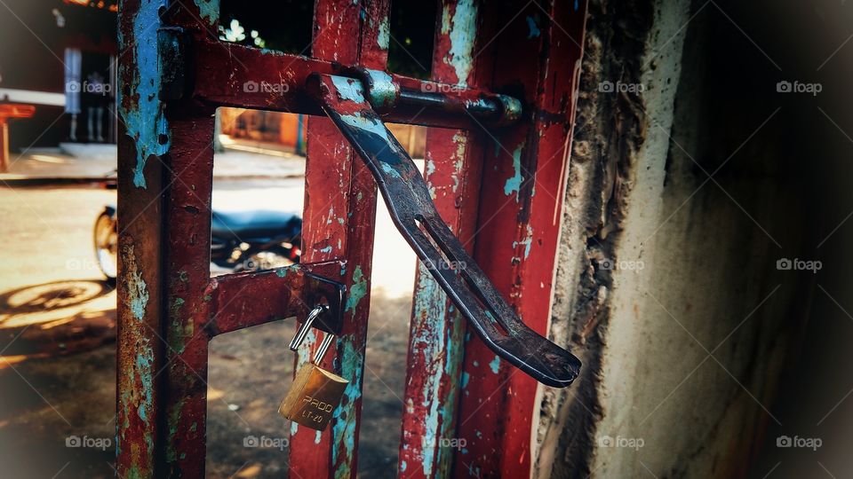 Portão, grade, fechadura, cadeado.