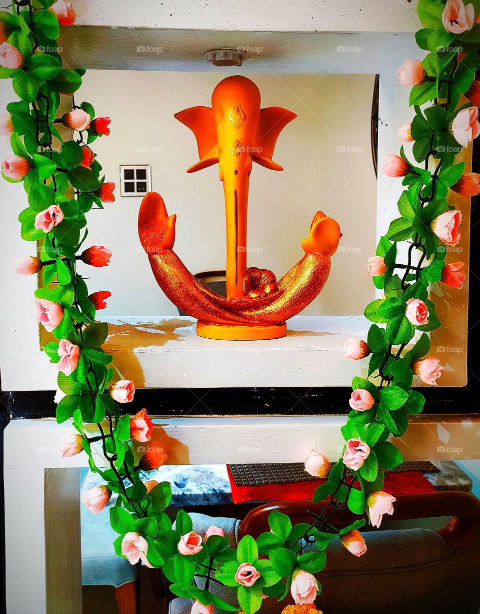 Awesome design Hall decoration using Fancy items