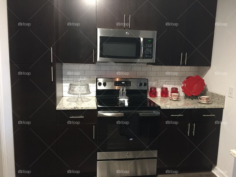 Upgraded amenities stainless steel living and granite