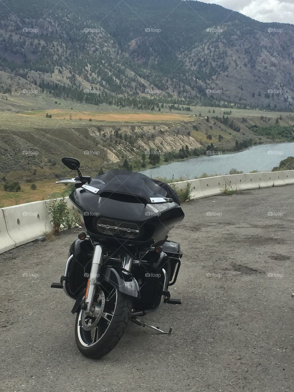 Riding through BC desert look with the heat of the day and bike it was time to capture British Columbia beauty that nature offers us for free. 