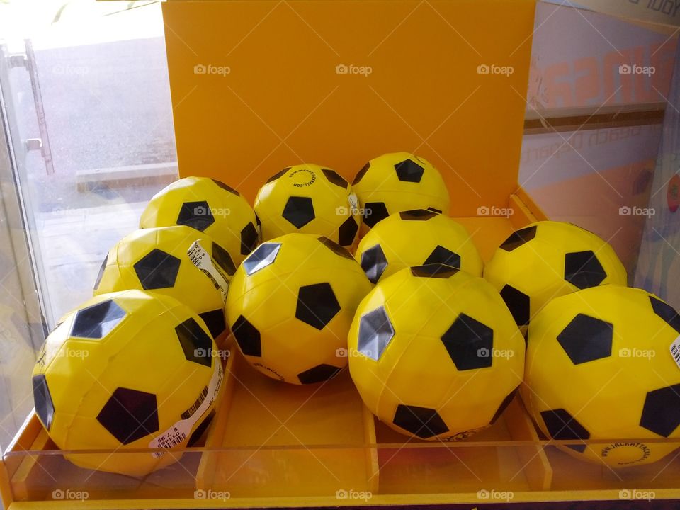 Yellow and black balls