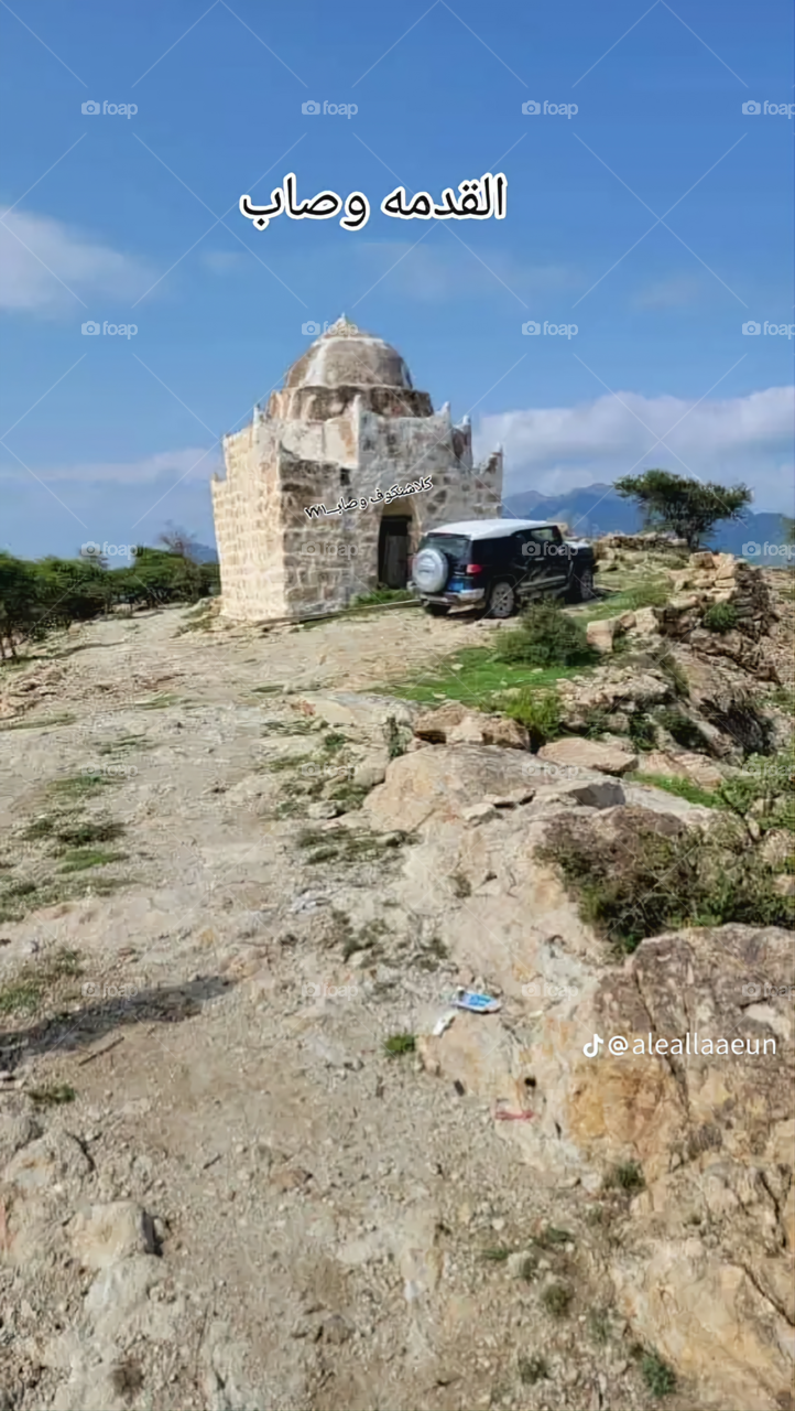 A stunning view of green mountains covered in fog in Yemen