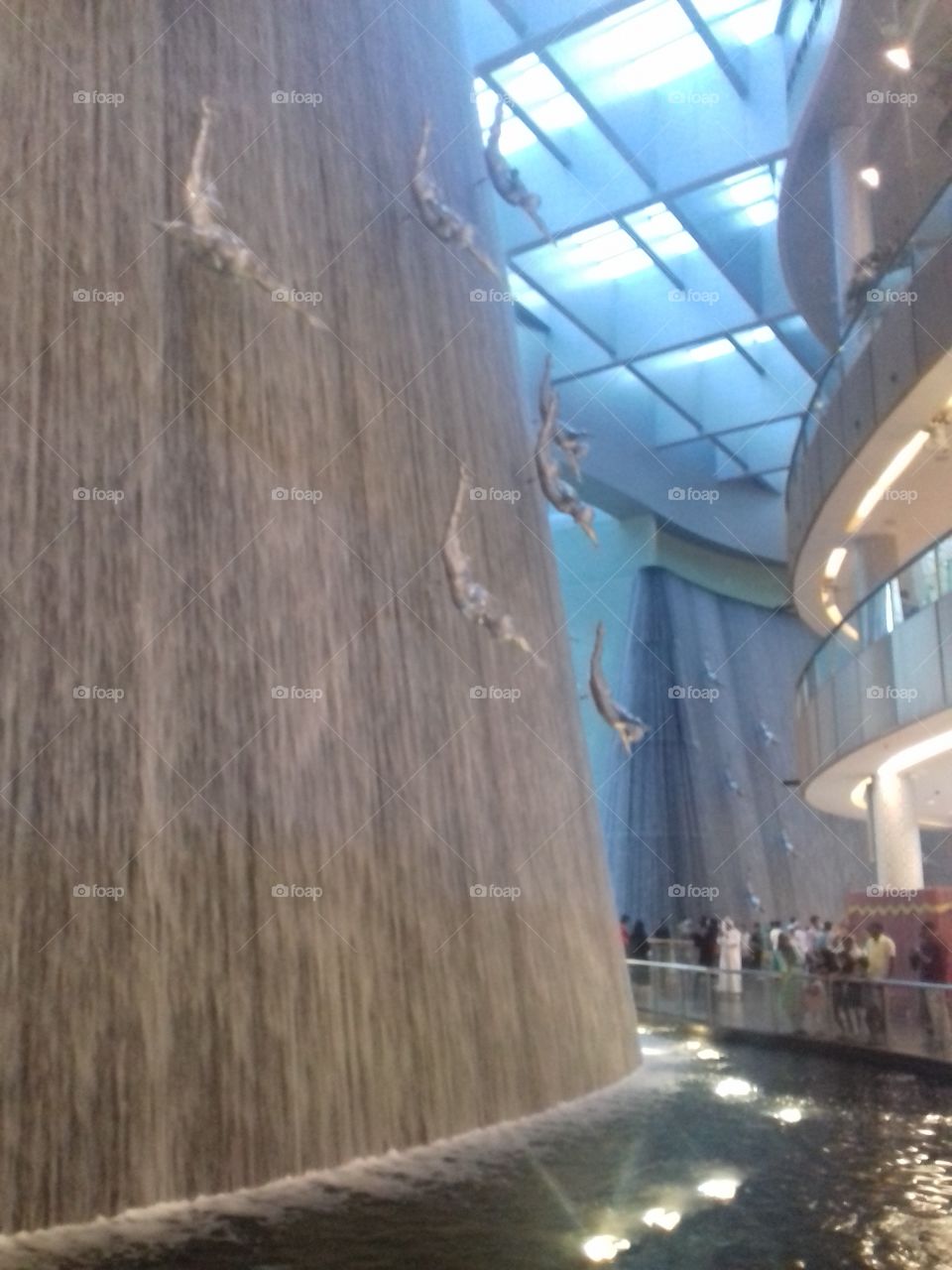 water fountain in dubai mall, uae