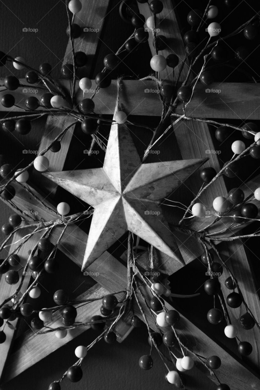 star wreath in black and white