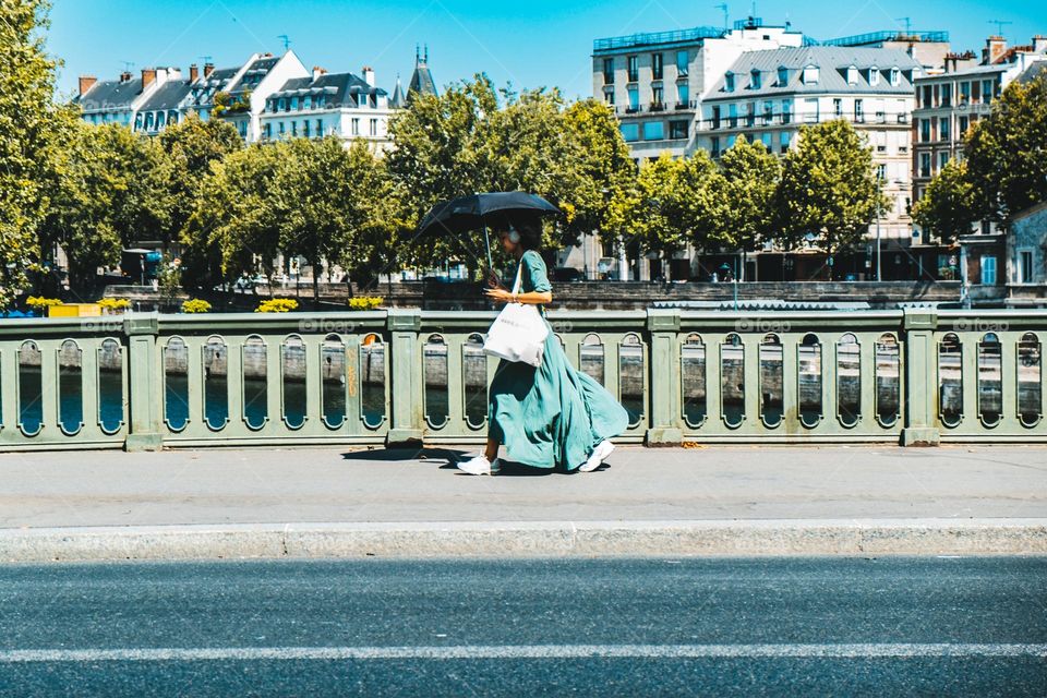 Woman walking in the streets of Paris