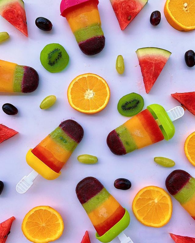 Picolé de frutas colorido