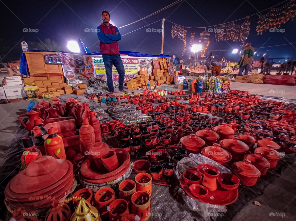 A clay utensil shop in a handicraft fair