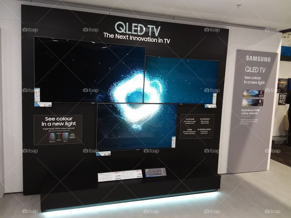 Samsung QLED TV wall mounted