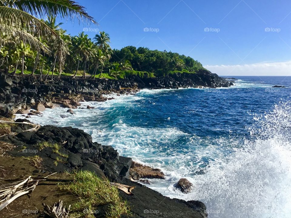 Sunny blue day on the ocean