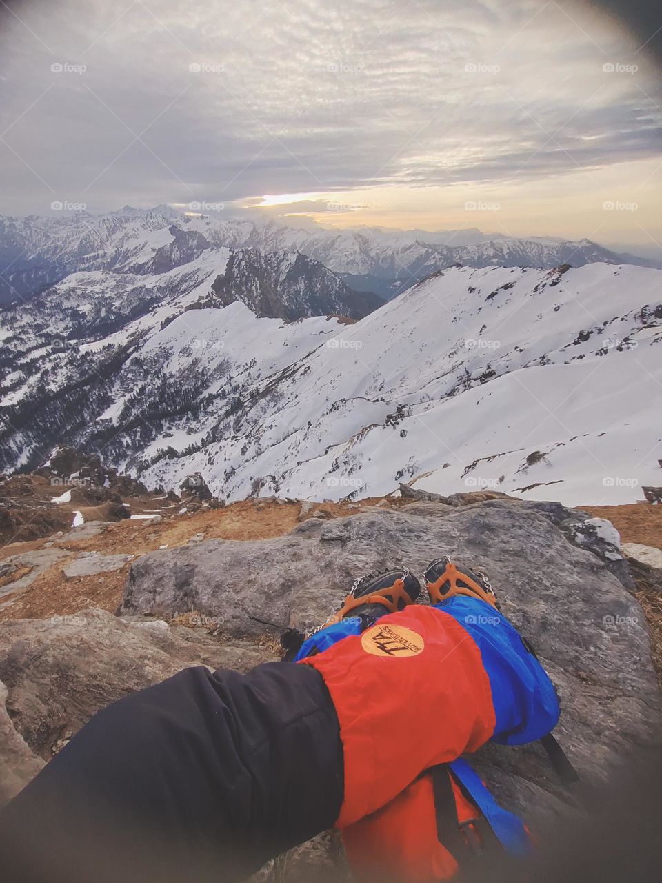 Enjoying the beautiful view at the top of the hills 🤩 of kedarkantha summit