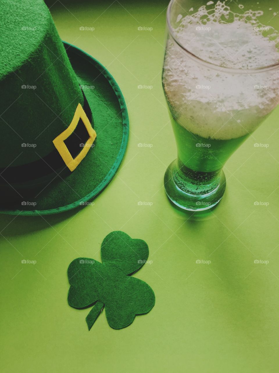 St. Patrick's day, green, leprechaun, beer, green beer, paraphernalia, Ireland, Irish, March 17, clover, lucky, luck, good luck, coins, wealth, hat, leprechaun, pot, confetti, holiday, Wallpaper, background, spectacles, carnival, karnavalnye glasses, green hat, celebration, parade, cocktail, drink, drinking, alcohol, Mixology, drink, top, minimal, festival, party, March, event, accessories, festival glasses, spring, deep green, green, grass, thematic, national, tradition, traditions, traditional, St. Patrick, Patricks, Saint Patrick, patricks, still life, symbol,
