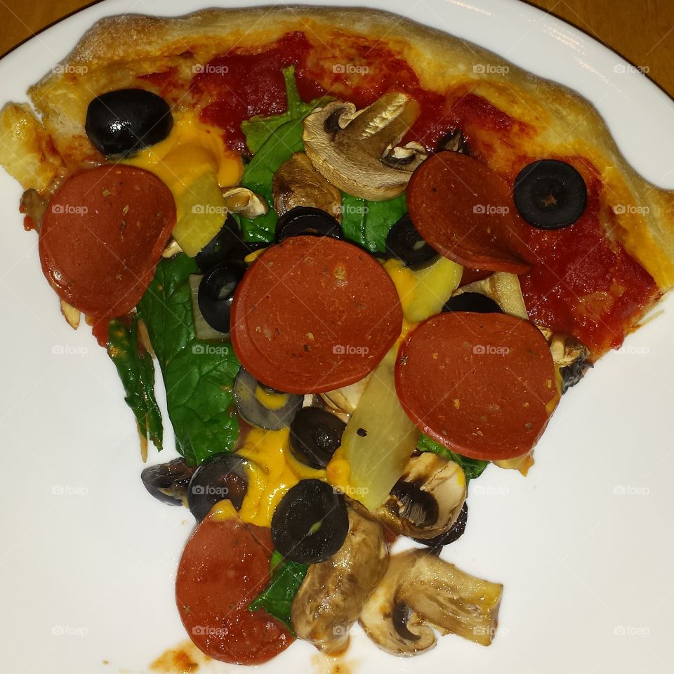 vegan pizza  ideas. pepperoni, cheese, spinich, pineapple, black olives, mushrooms, bamboo shoot, all vegan