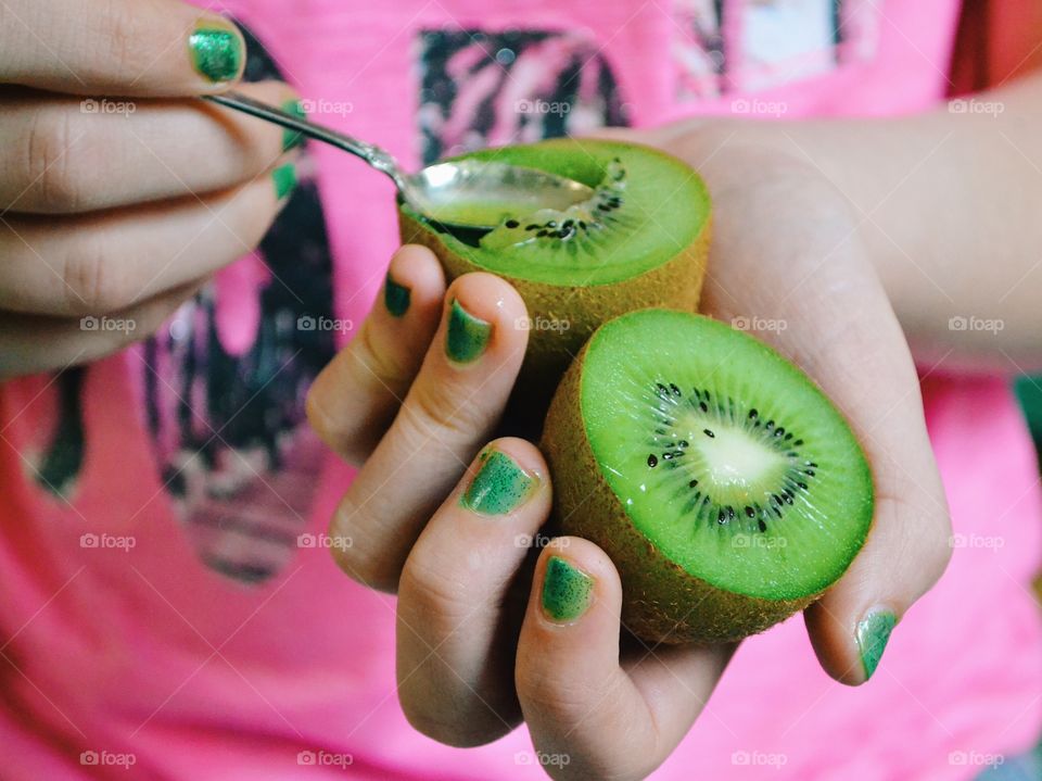 Eating kiwi