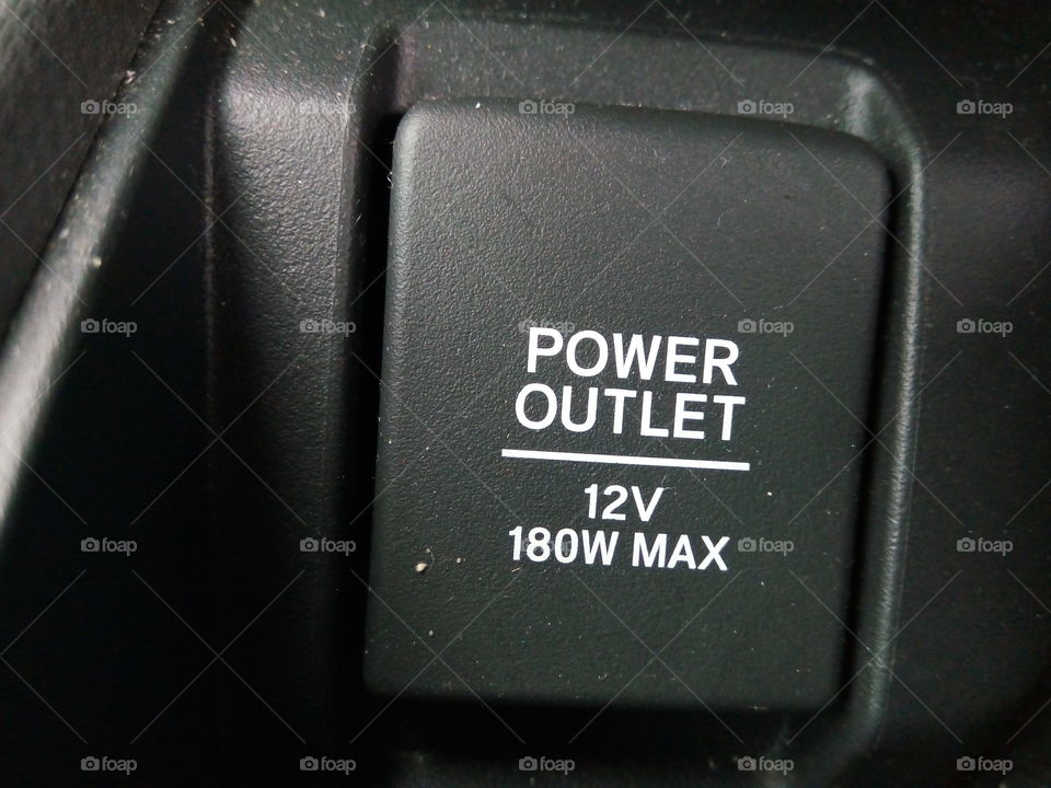 12 v power outlet
