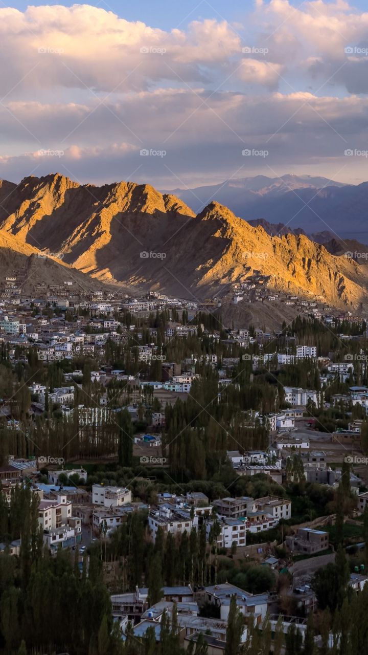 Take me to the magical city of mountains.