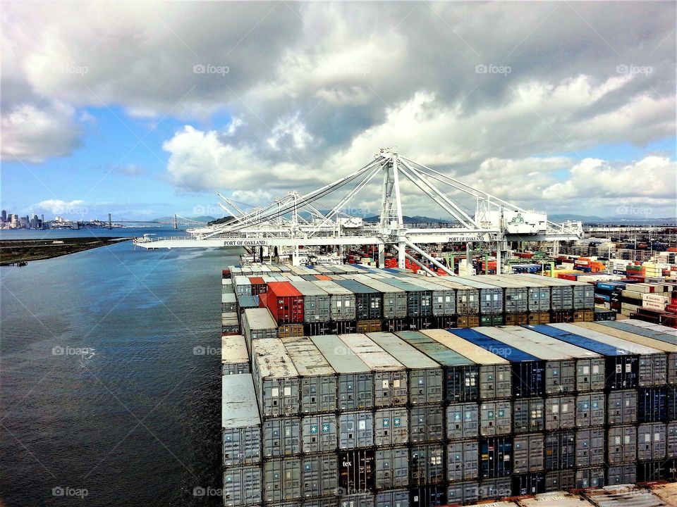 Container vessel in port of Oakland
