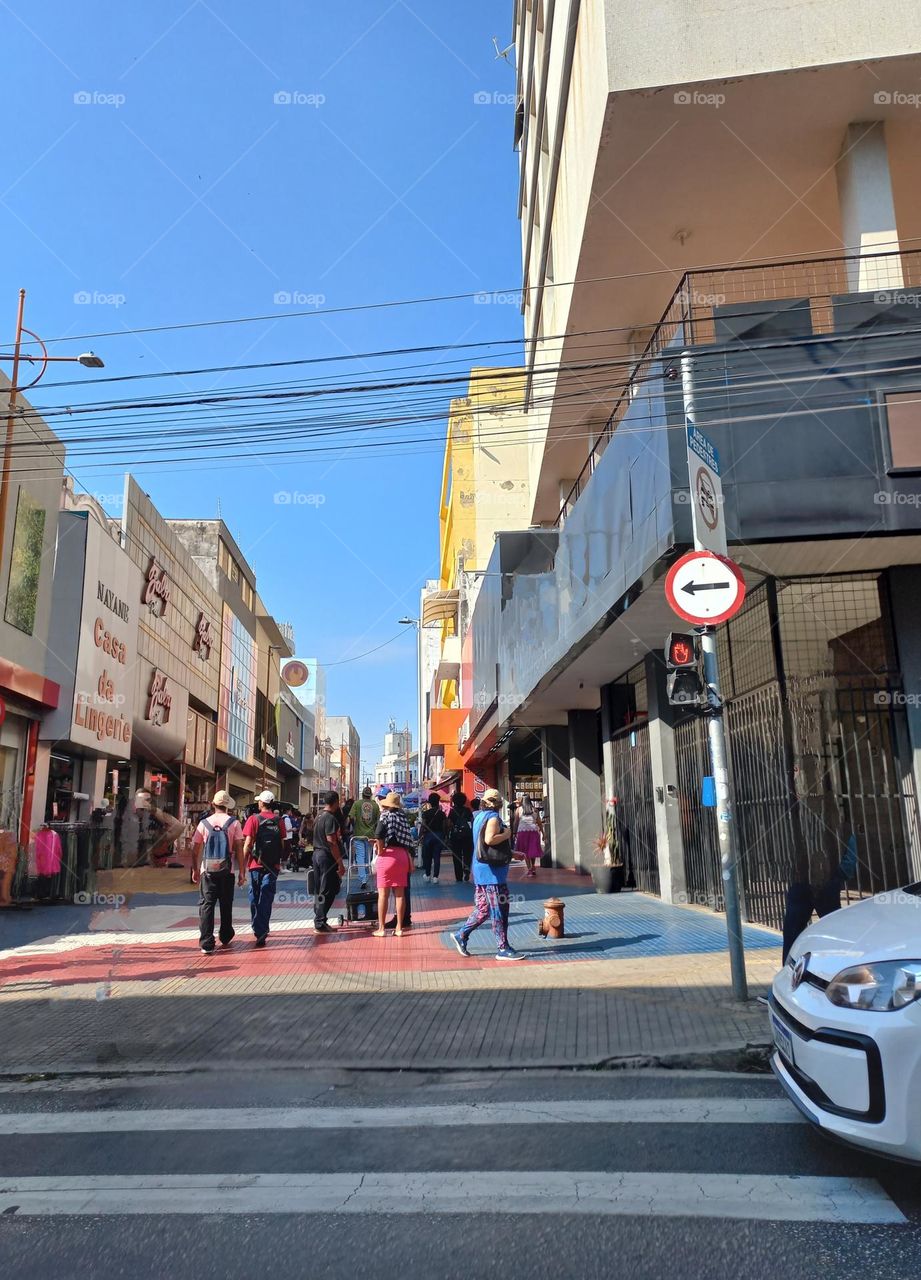 O trabalho informal, consiste no desempenho de determinada atividade sem vínculo formal  empregatício e, está presente em várias áreas de trabalho desde de pequenos negócios  até grandes empresas.