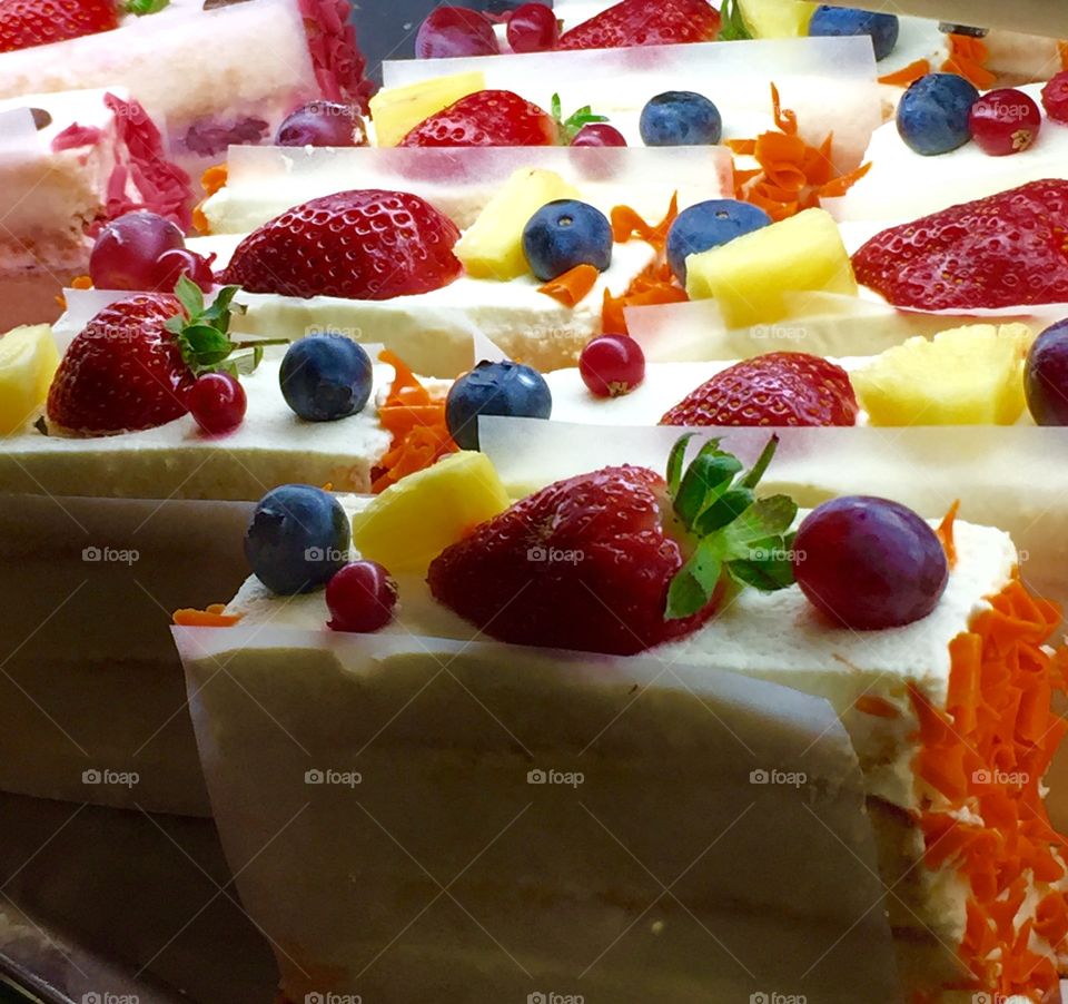 Fresh fruit cake 