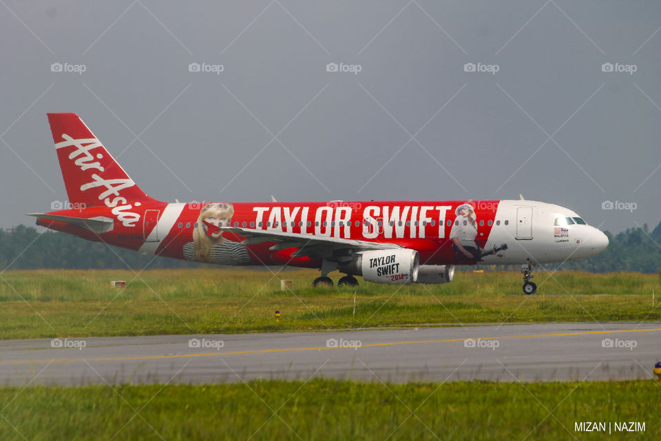 Airasia with Taylor Swift livery