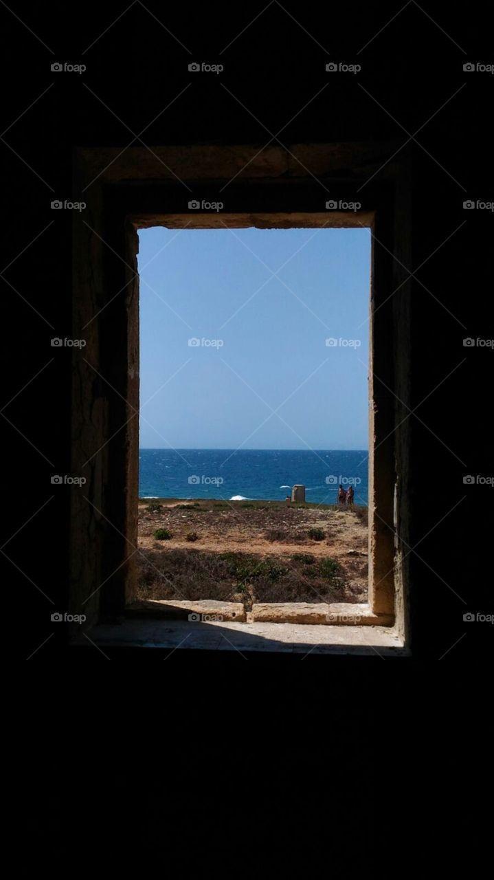 Window on the sea 