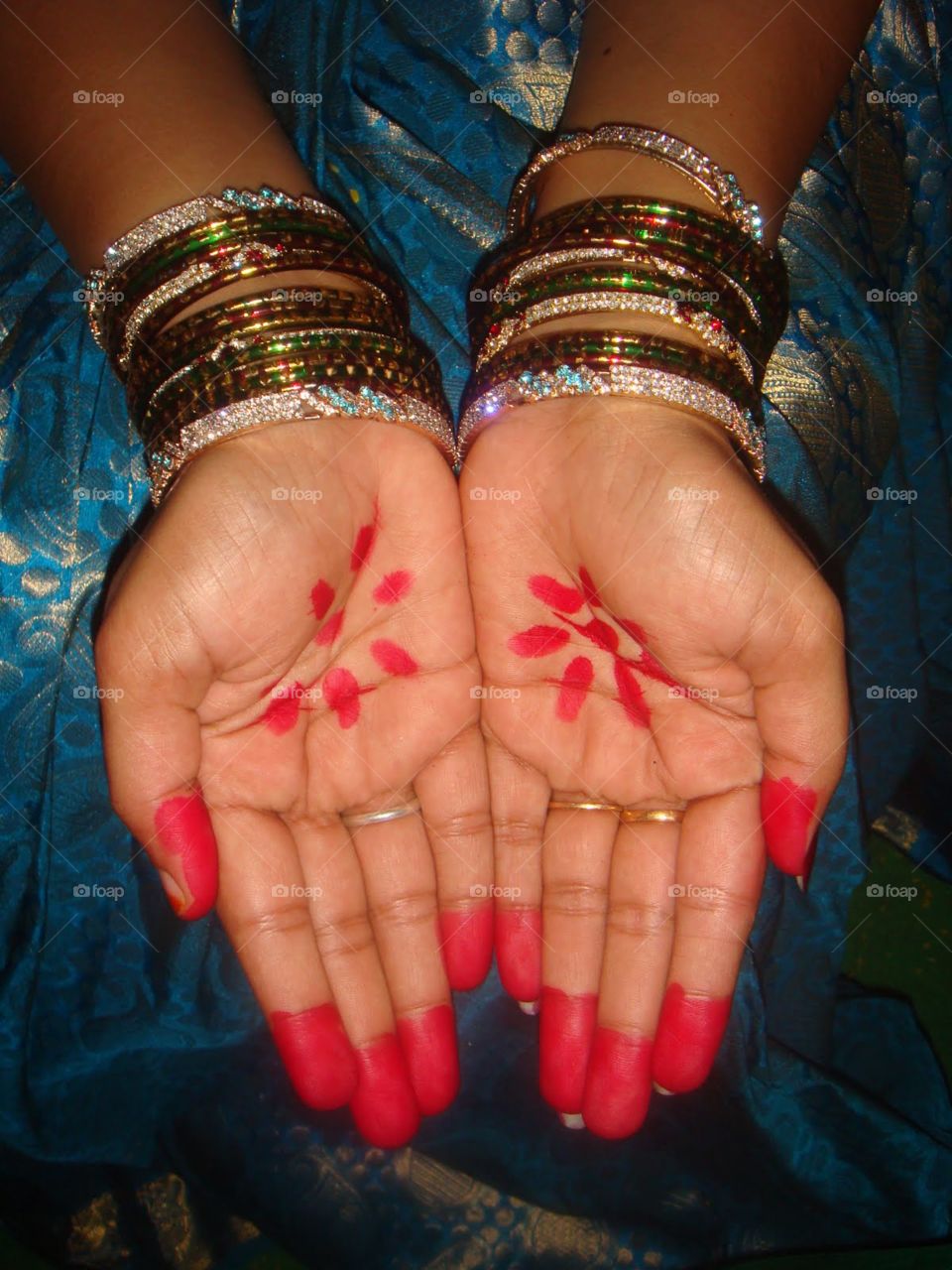 Bridal hands with bangles 