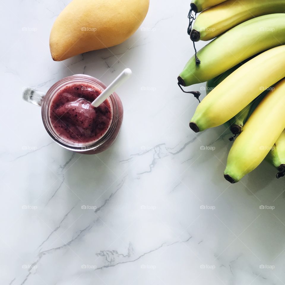 Fresh Fruit Smoothie : Blueberry mango banana smoothie 