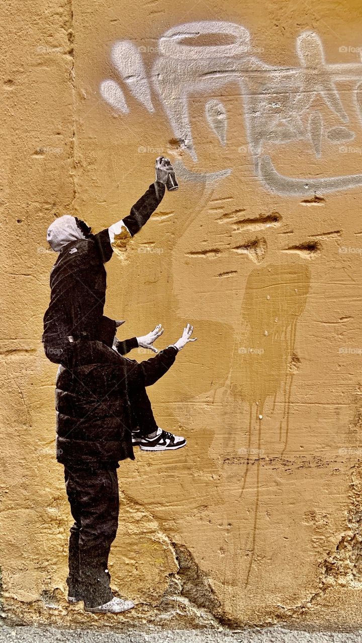 Children painting wall with spray . Murals 
