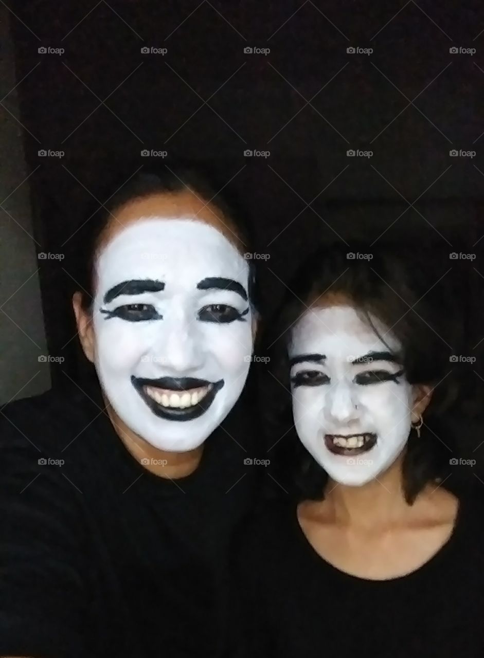 smile is the only curve that sets everything straight... we love smiling faces whether its real or drama... mime act made the audience laugh n we mother daughter duo had a big smile on our face...