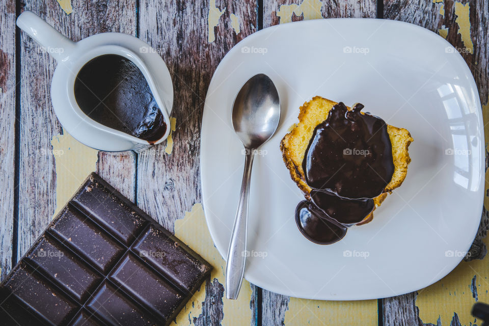 Hot chocolate and cake