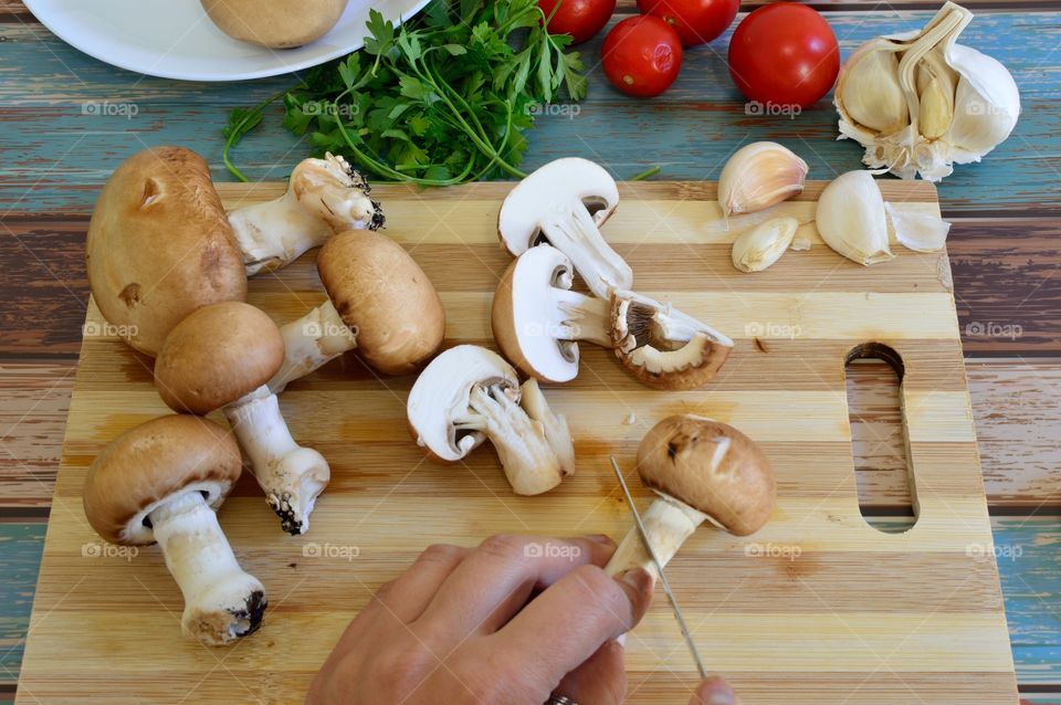 cutting of mushrooms